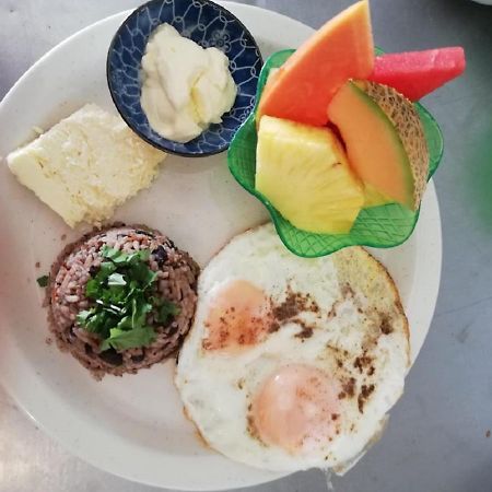 Hotel Pasatiempo Tamarindo Bagian luar foto