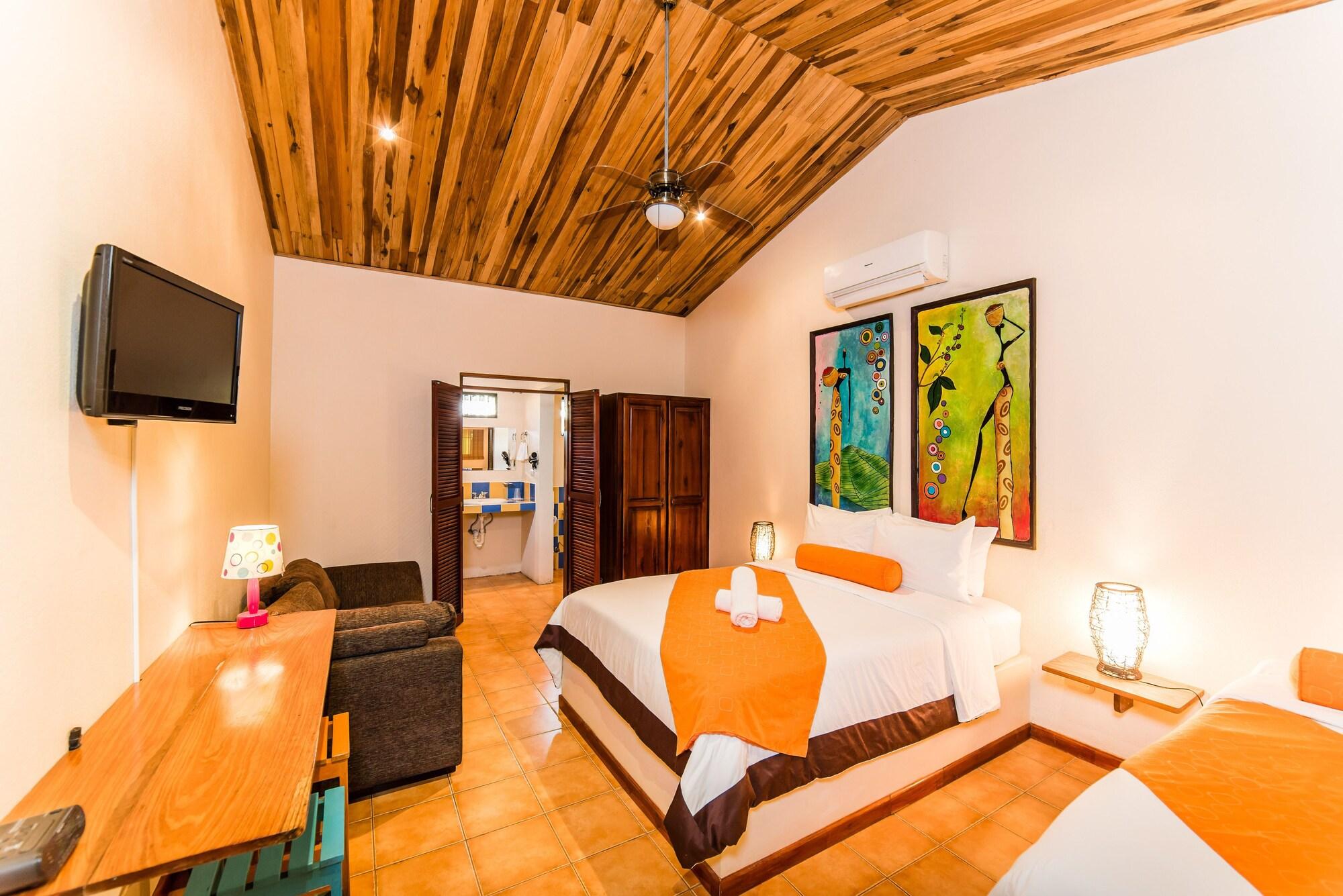 Hotel Pasatiempo Tamarindo Bagian luar foto