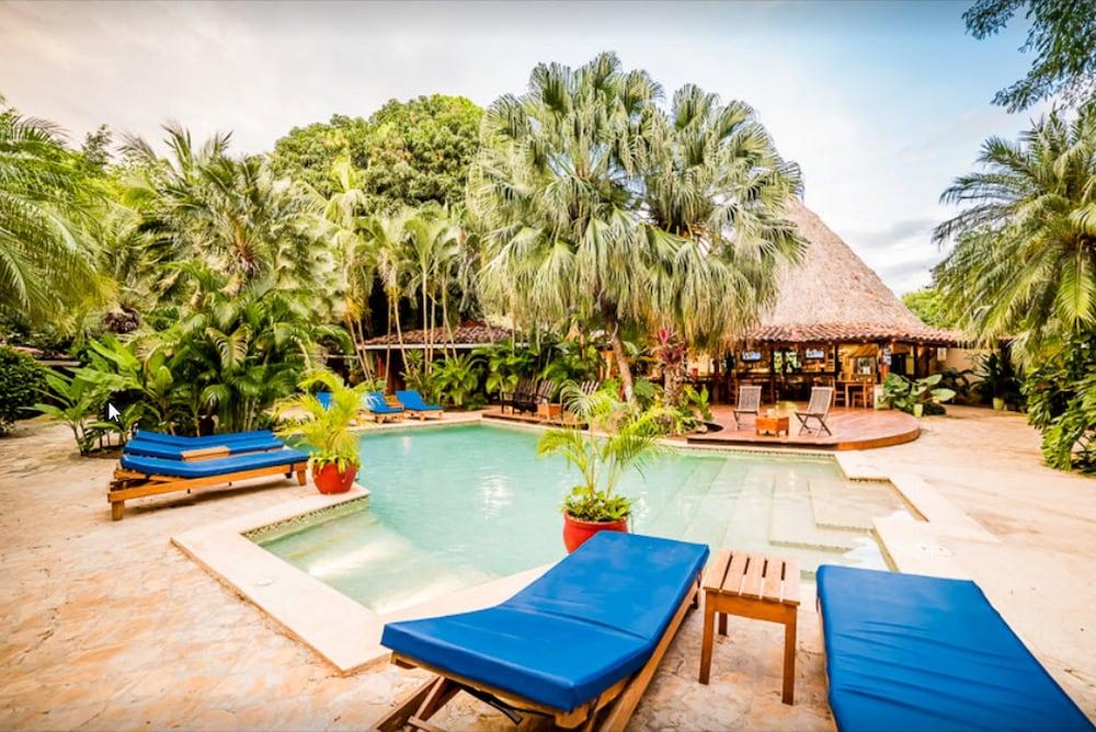 Hotel Pasatiempo Tamarindo Bagian luar foto
