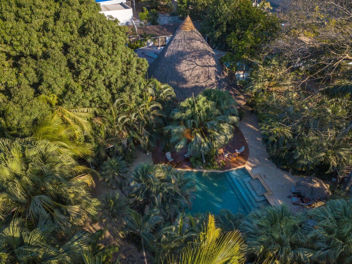 Hotel Pasatiempo Tamarindo Bagian luar foto