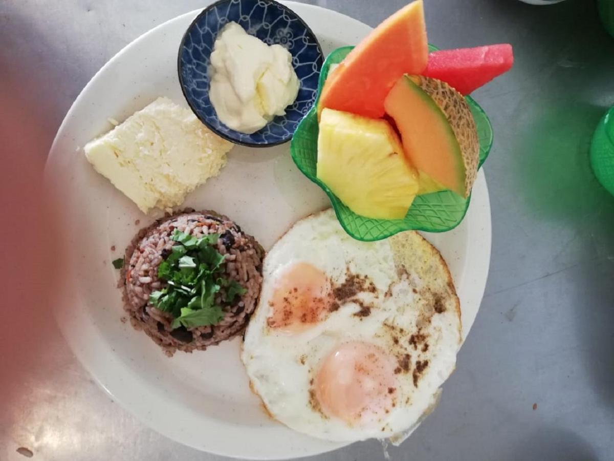 Hotel Pasatiempo Tamarindo Bagian luar foto