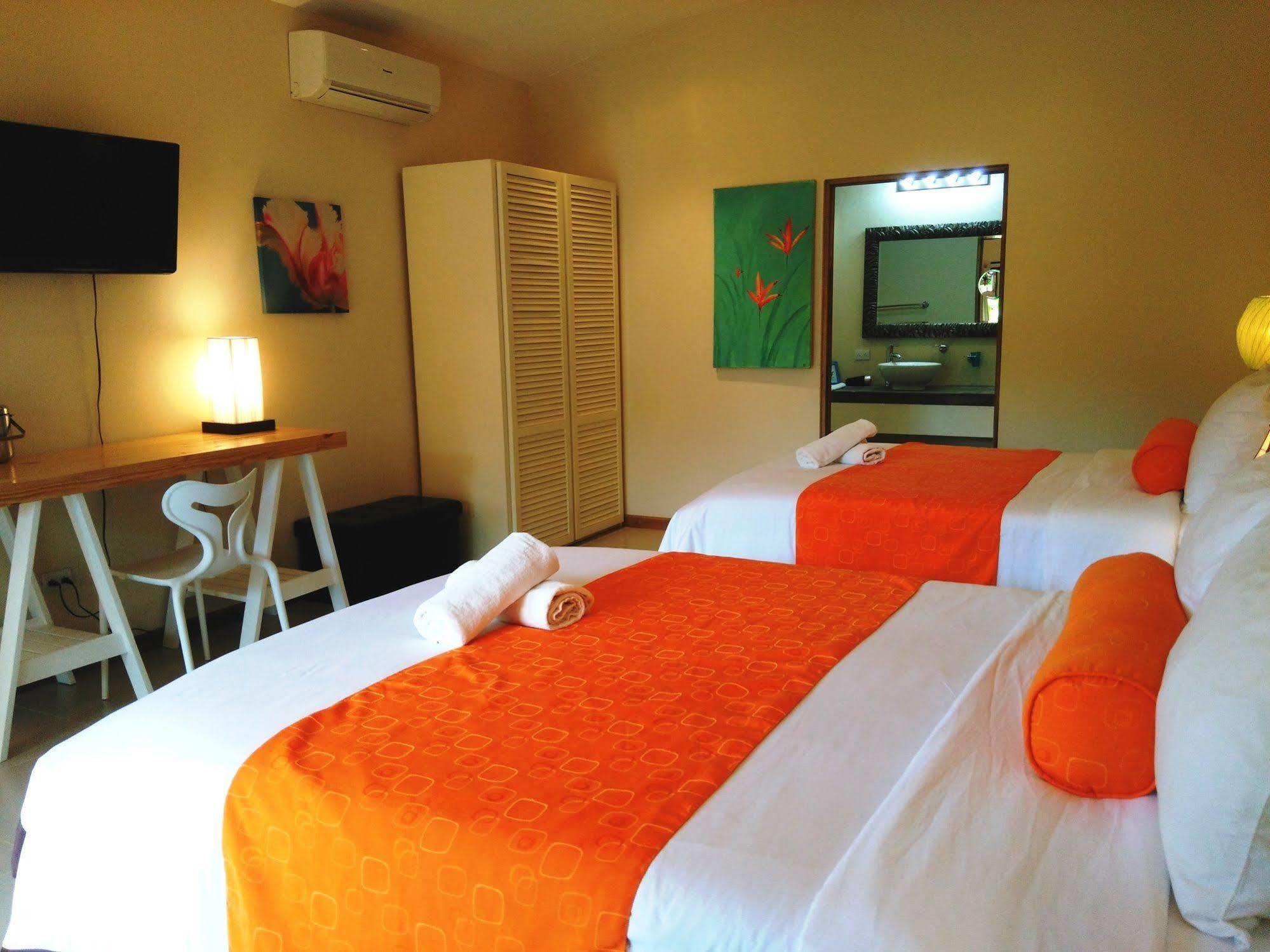 Hotel Pasatiempo Tamarindo Bagian luar foto